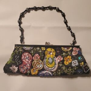 Vintage Beaded & Embroidered Floral Kiss Lock Clutch Purse – Black Satin Evening